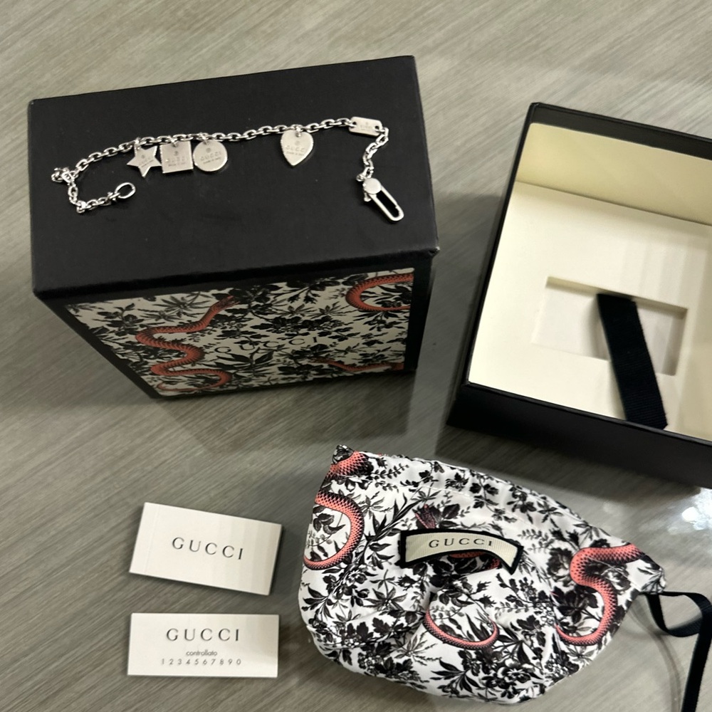 Gucci charm bracelet + box and dust bag
